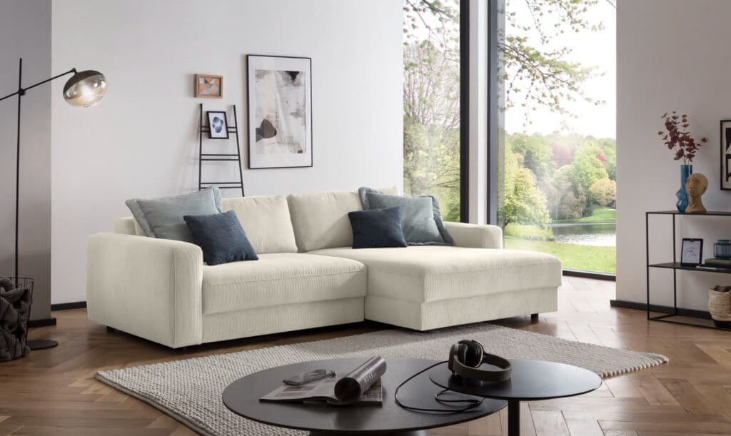 Kleines Ecksofa für ein Jugendzimmer in l Form mit Strukturstoff
